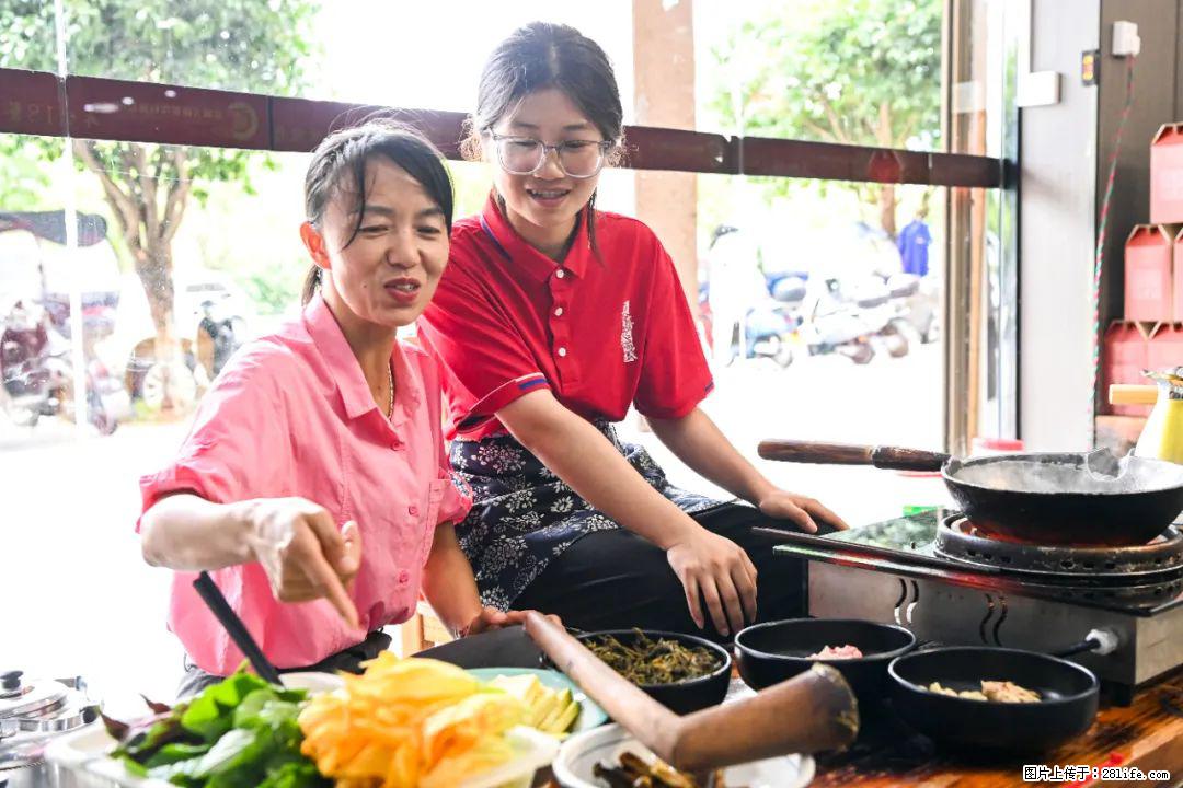 全网追的“扁担女孩”，找了一份暑假工，时薪12元 - 黄石生活资讯 - 黄石28生活网 hshi.28life.com